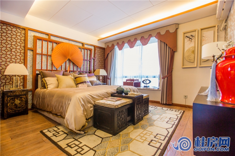 华御公馆4#楼128㎡三房样板间之主卧