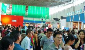 临桂新区首届房车节落地真龙国际汽车展览馆 豪车盛宴来了