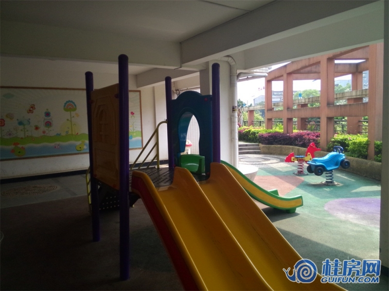 二楼儿童乐园实景图（2015.04)