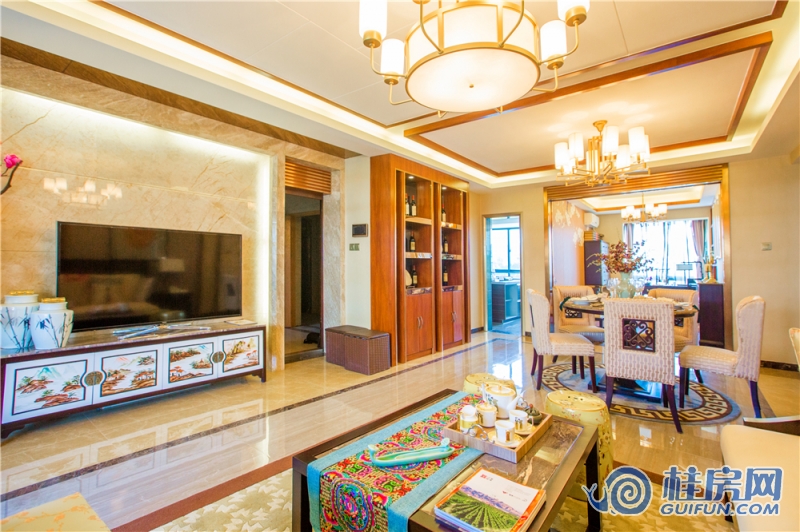 华御公馆4#楼128㎡三房样板间之客厅