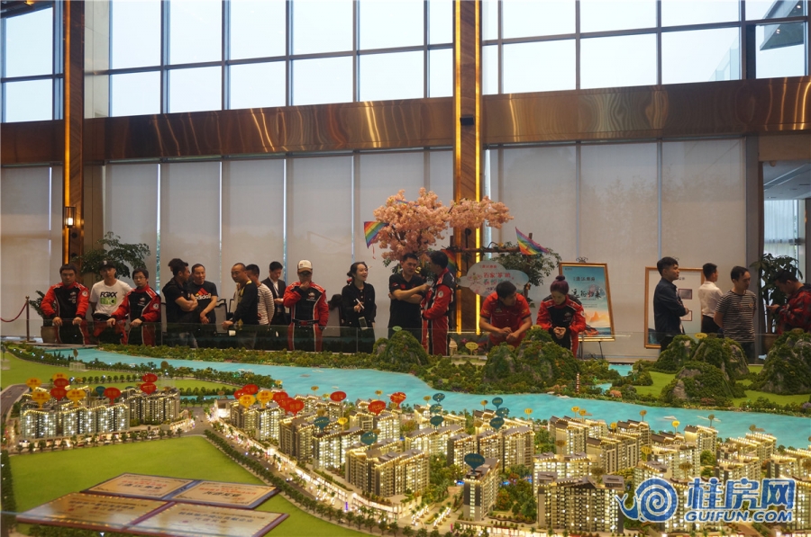 个人证件全3房2厅2卫1厨毛胚新房临近学校公园体育广场甲天下广场农贸大商场银行公交站 二手房