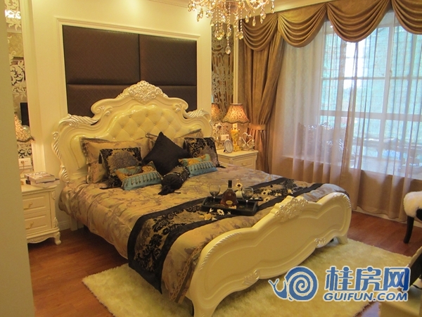 107平米3房2厅2卫样板间主卧