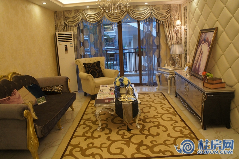 92㎡三房两厅样板间之客厅