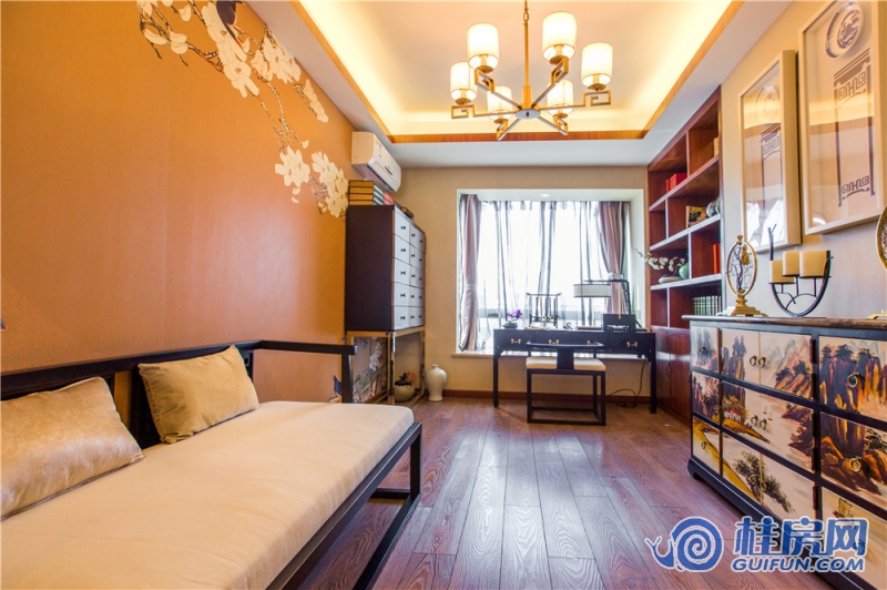 华御公馆4#楼128㎡三房样板间之书房