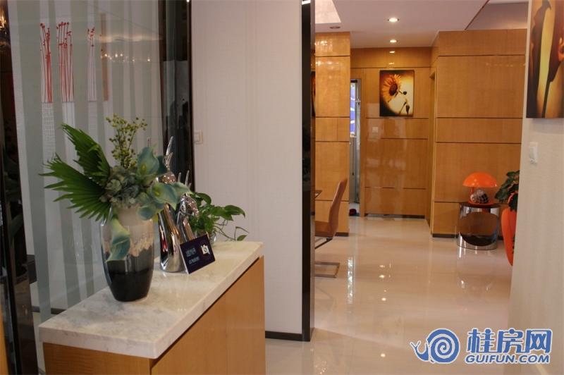 安厦酩悦湾10#G户型三房两厅两卫120.03㎡样板间入户走廊