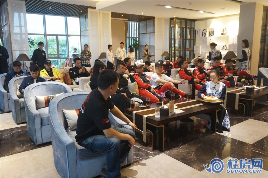 个人证件全3房2厅2卫1厨毛胚新房临近学校公园体育广场甲天下广场农贸大商场银行公交站 二手房