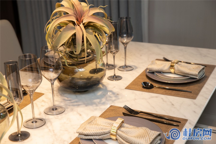 叠拼样板间实景图