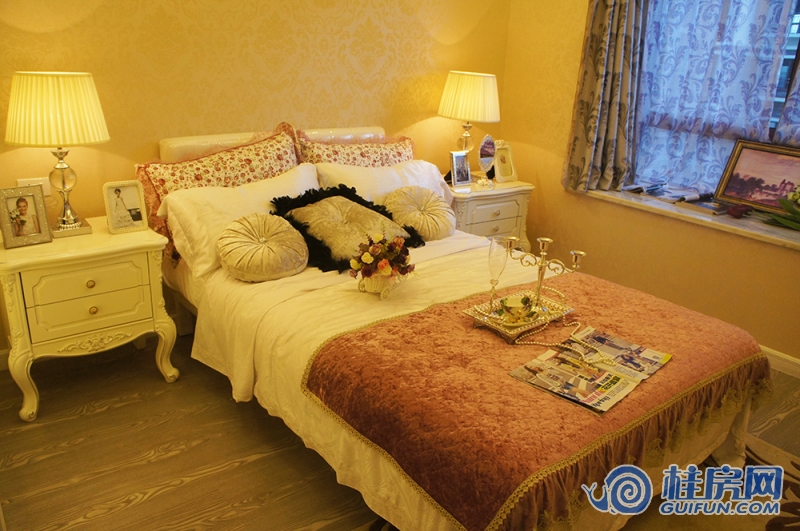 92㎡三房两厅样板间之主卧