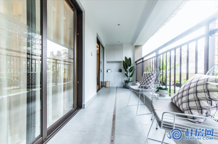 中海九樾样板间实景图（阳台）