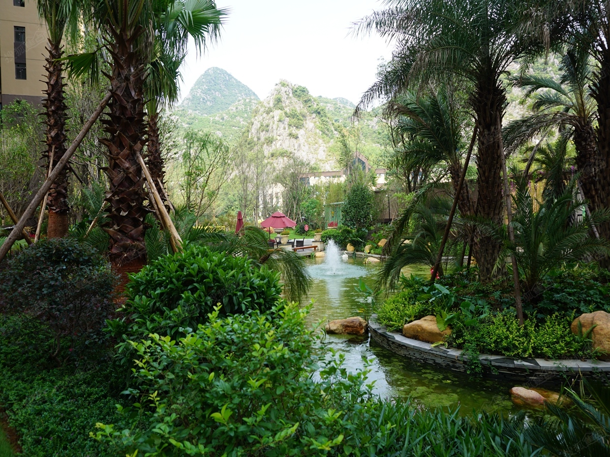 非中介，临桂新区彰泰滟澜山花园小区楼王，证件齐全，重点学区房，赠送全屋家电家 二手房