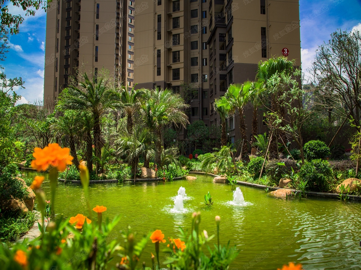 非中介，临桂新区彰泰滟澜山花园小区楼王，证件齐全，重点学区房，赠送全屋家电家 二手房