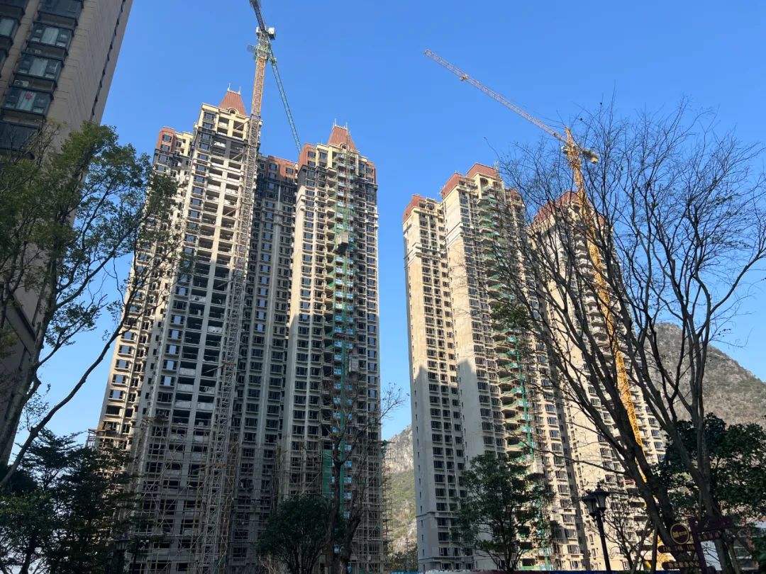 2023年11月29日,桂林恒大城发布收楼通知书,33#楼于2023年11月30日