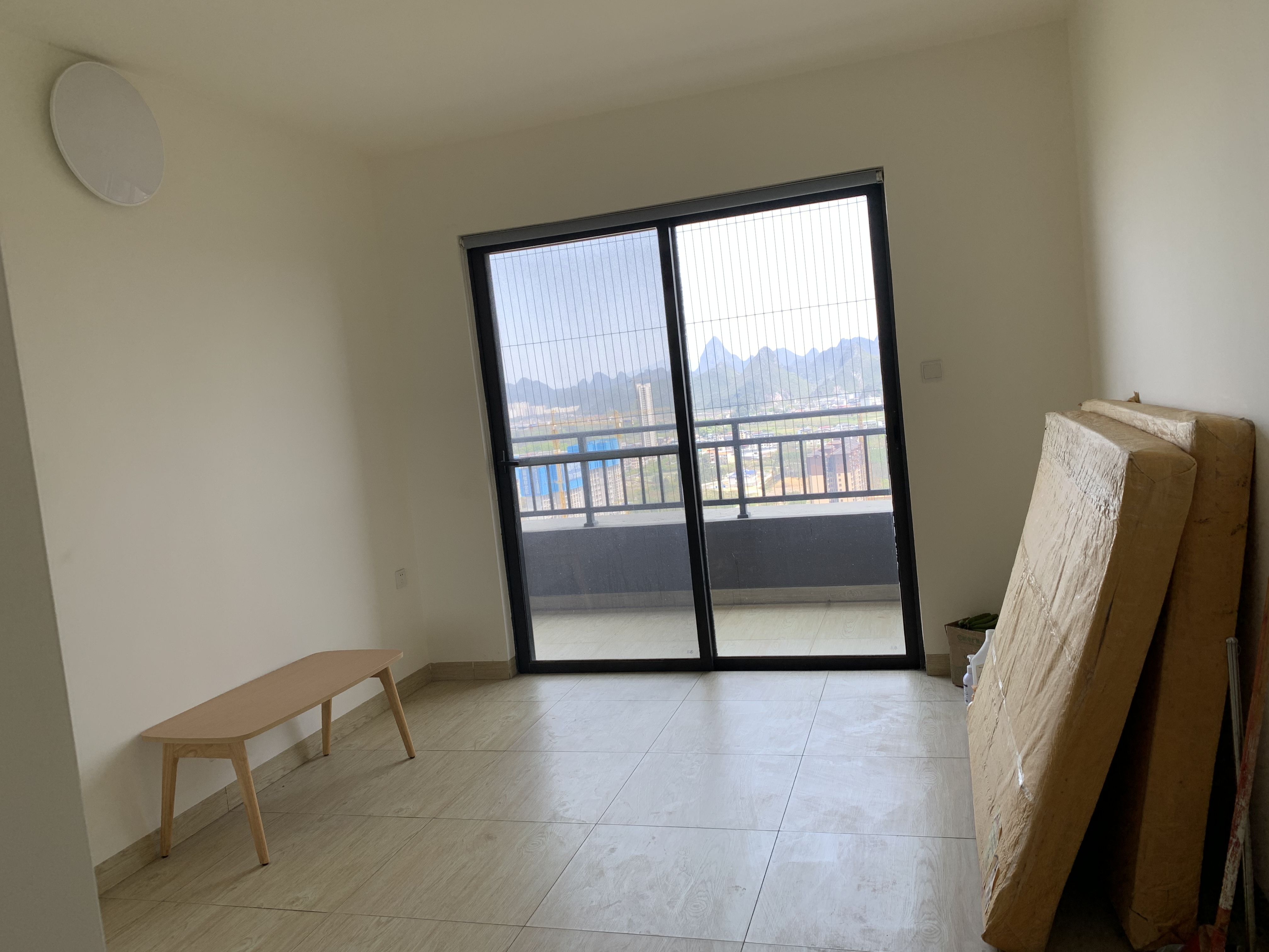 房东诚心卖，顶层，缺点是主卧门和走廊改成了半米宽 二手房