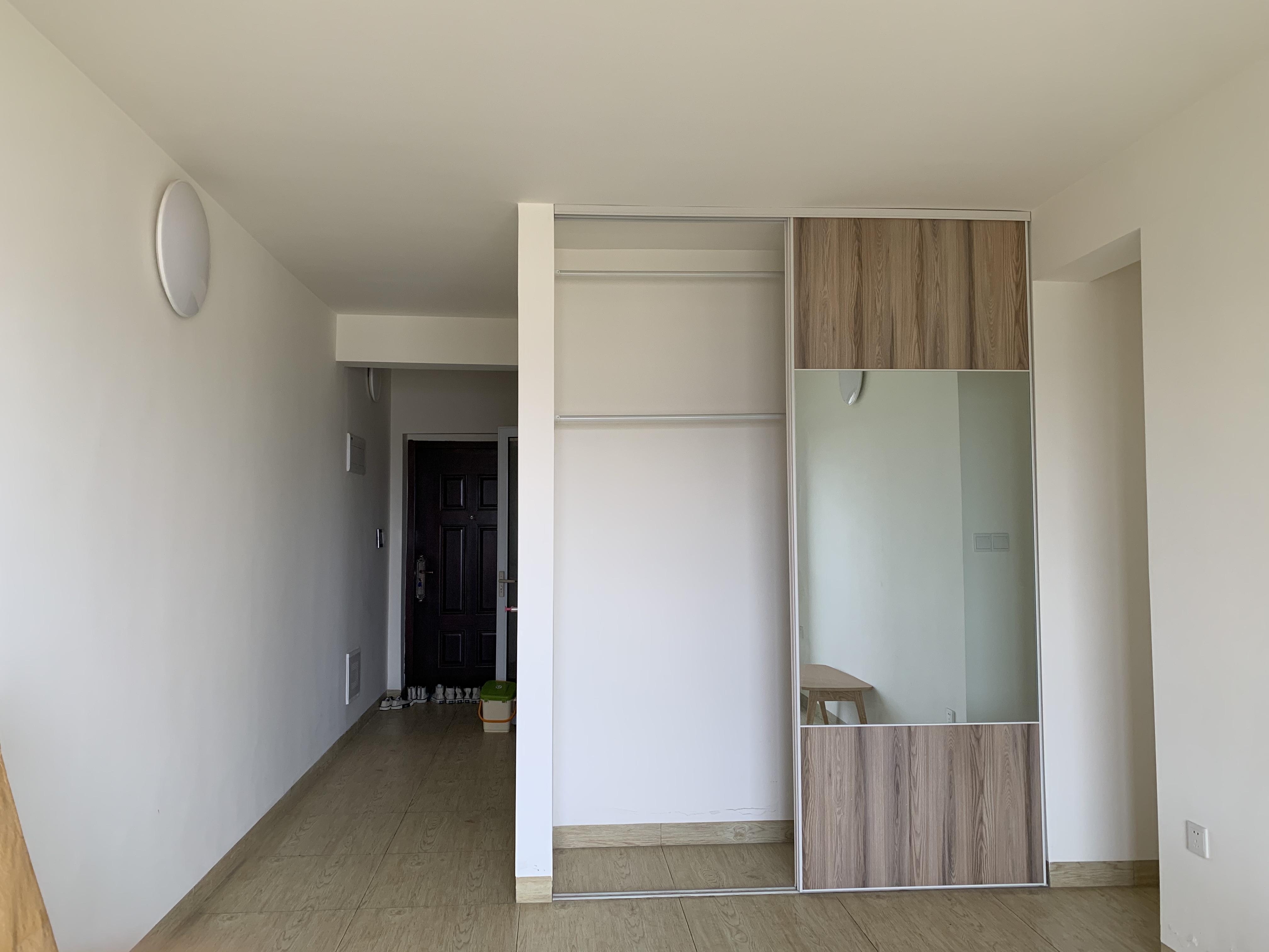 房东诚心卖，顶层，缺点是主卧门和走廊改成了半米宽 二手房