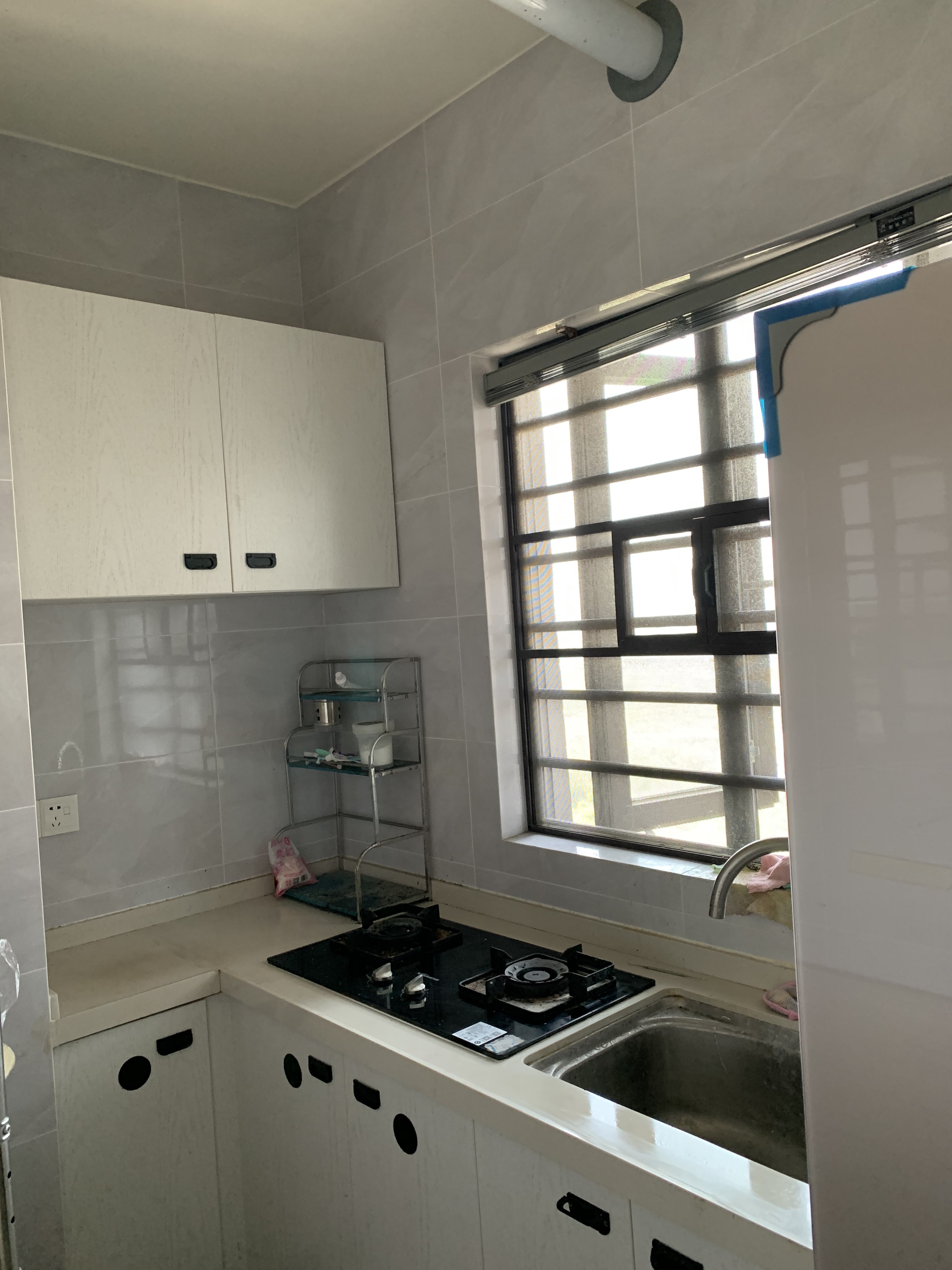 房东诚心卖，顶层，缺点是主卧门和走廊改成了半米宽 二手房