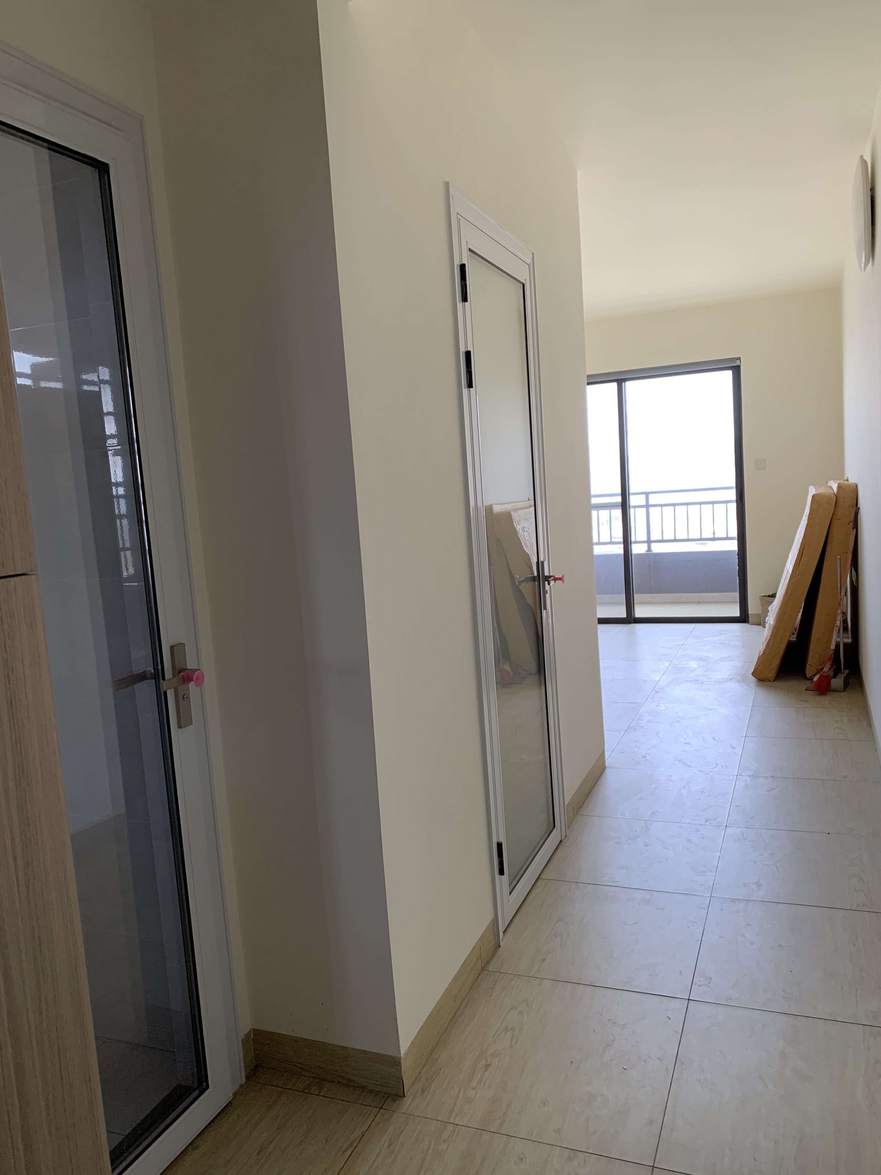 房东诚心卖，顶层，缺点是主卧门和走廊改成了半米宽 二手房