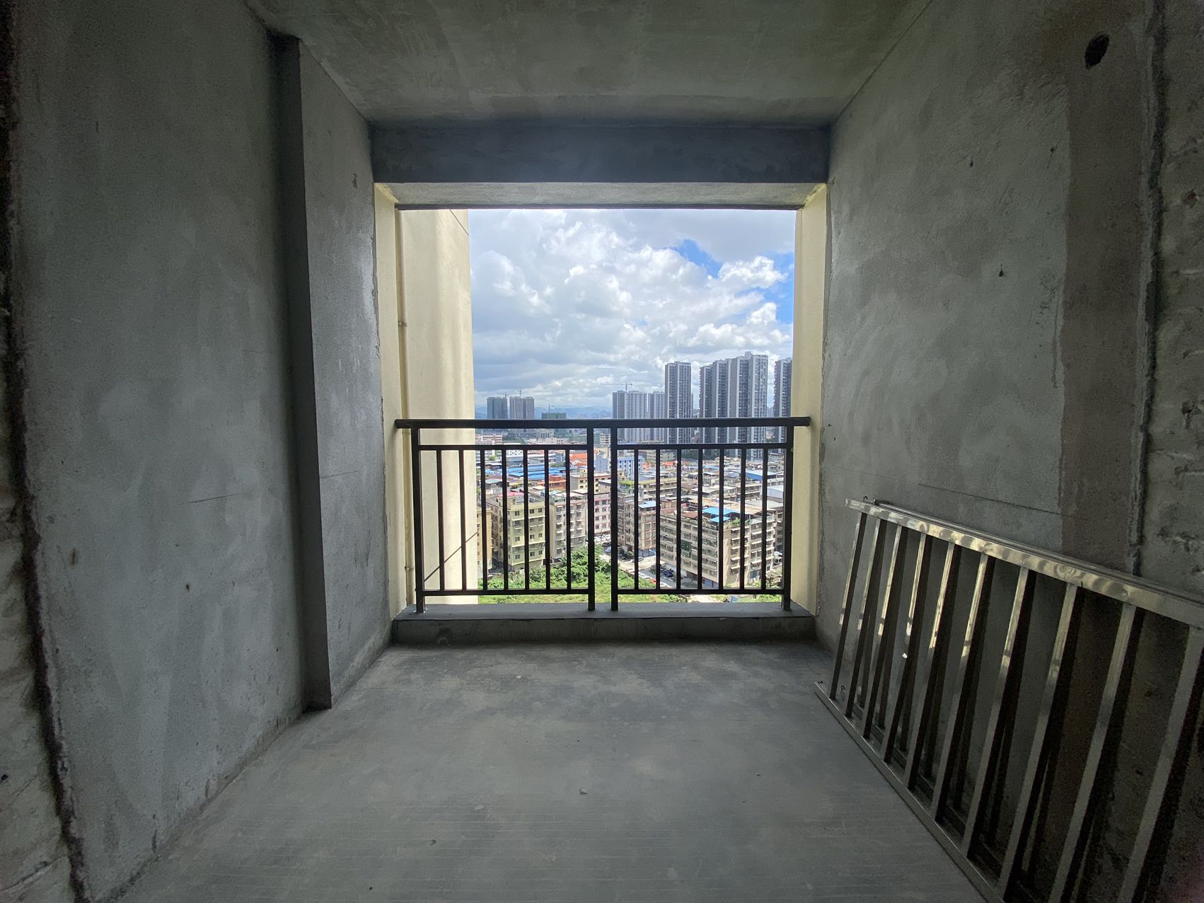 鑫屿金河阳光，4室2厅2卫，108㎡，毛坯，售价46.8万 二手房